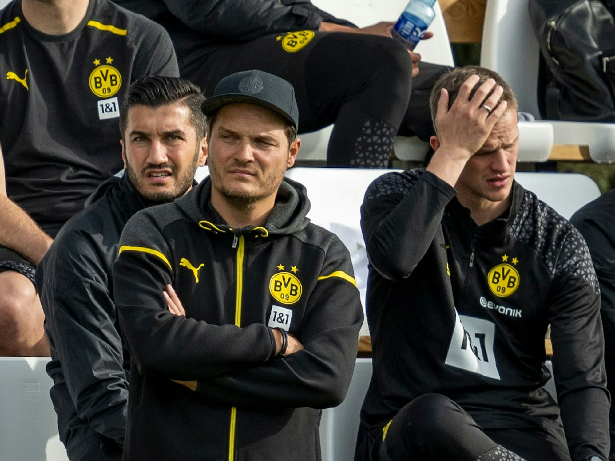 Co-Trainer Nuri Sahin (l-r), Trainer Edin Terzic und Co-Trainer Sven Bender bilden das neue Gespann bei Borussia Dortmund.