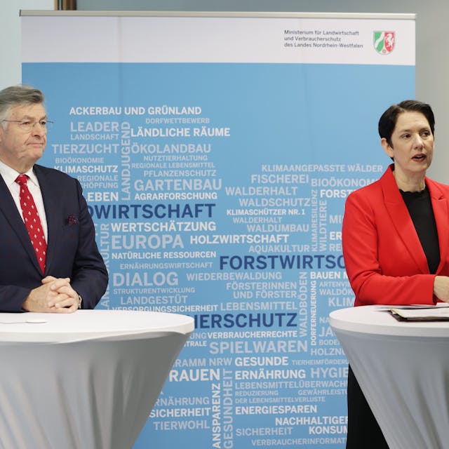 Silke Gorißen (CDU), Nordrhein-Westfälische Landwirtschaftsministerin, spricht bei eine Pressekonferenz neben Bernhard Conzen, Präsident des Rheinischen Landwirtschafts-Verbands.