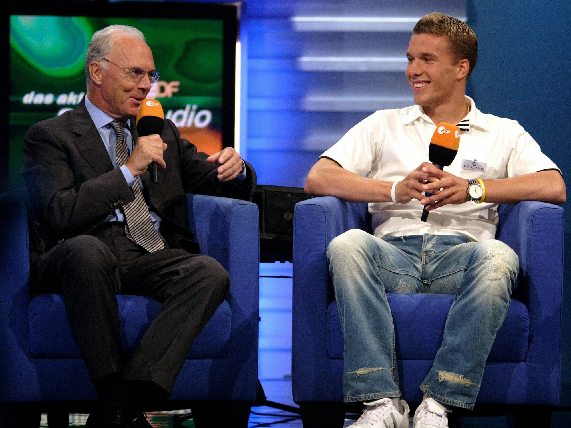 Lukas Podolski (Köln, re.) und Präsident Franz Beckenbauer (Bayern) zu Gast im ZDF Sportstudio.