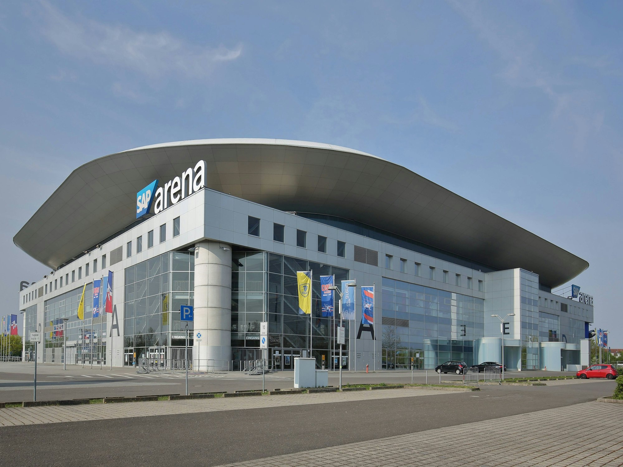 Die SAP-Arena in München von außen zu sehen (2022).