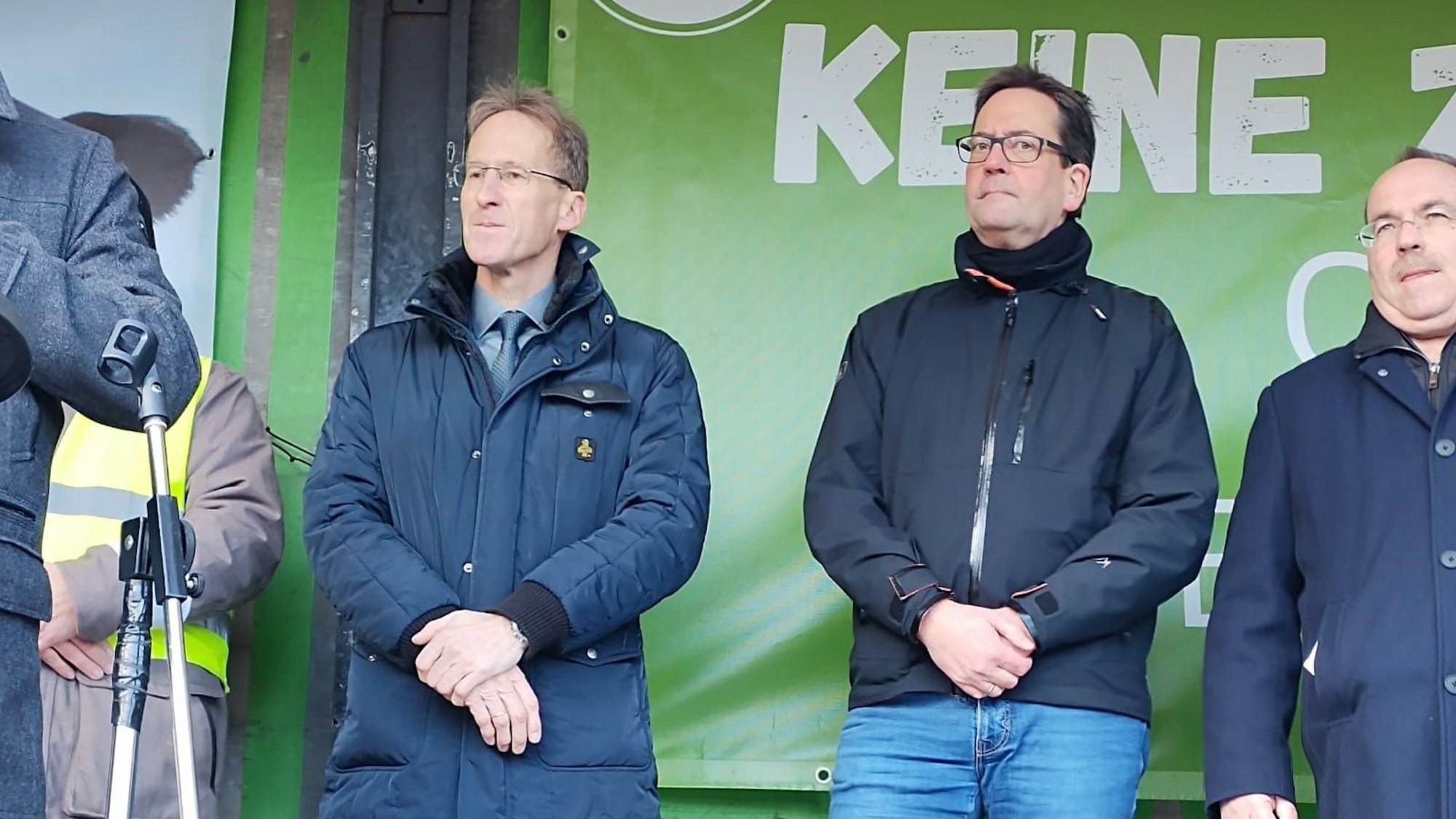 Markus Herbrand (FDP, r.) und Detlef Seif (CDU) bei der Kundgebung in Euskirchen.