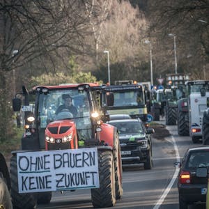 Bauern aus der Region organisieren eine Protestfahrt zu mehreren Parteizentralen in Leichlingen und Leverkusen.