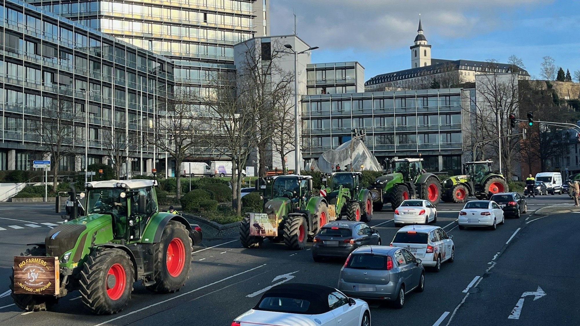 Traktorkolonne in Siegburg.