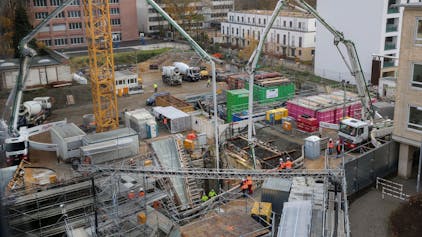28.11.2023, Köln: Großbetonage auf der Baustelle am Waidmakt.

Foto: Michael Bause