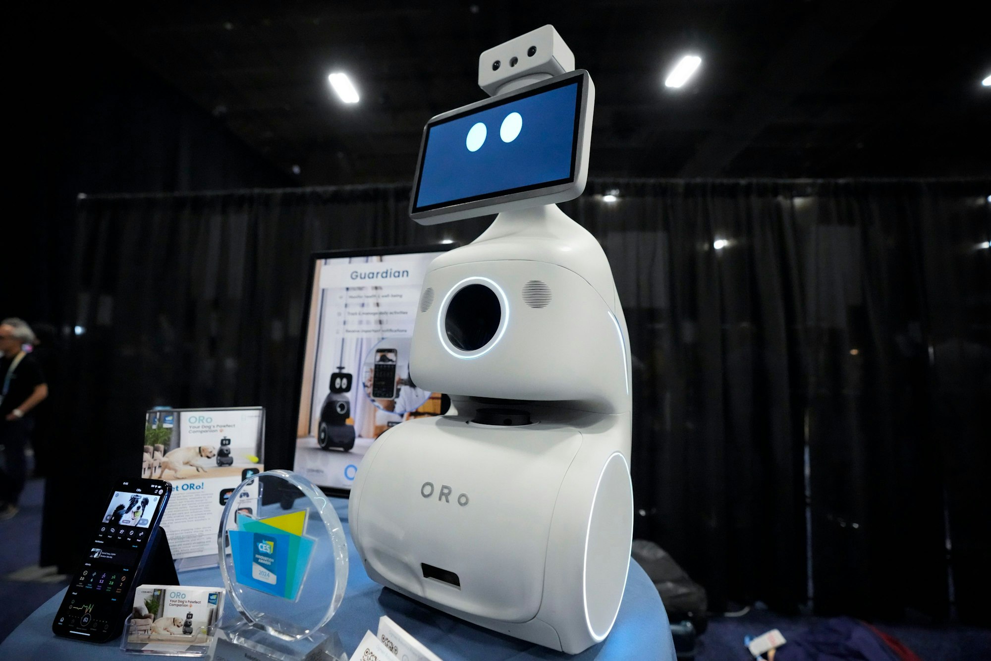 Der ORo-Roboter soll mit Haustieren interagieren, sie füttern und ihnen automatisch Medikamente verabreichen.