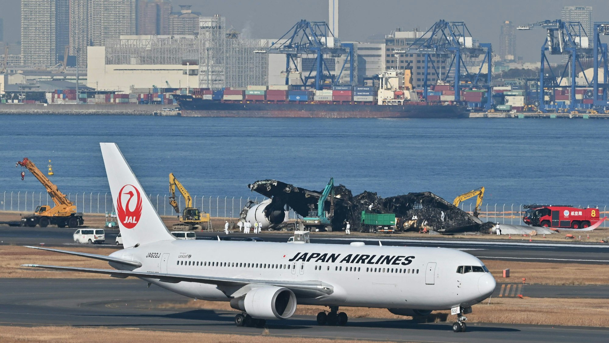 Am Flughafen Tokio-Haneda kam es zu Ausfällen und Verspätungen, einer der größten Flughäfen Asiens wurde für mehrere Stunden komplett gesperrt.