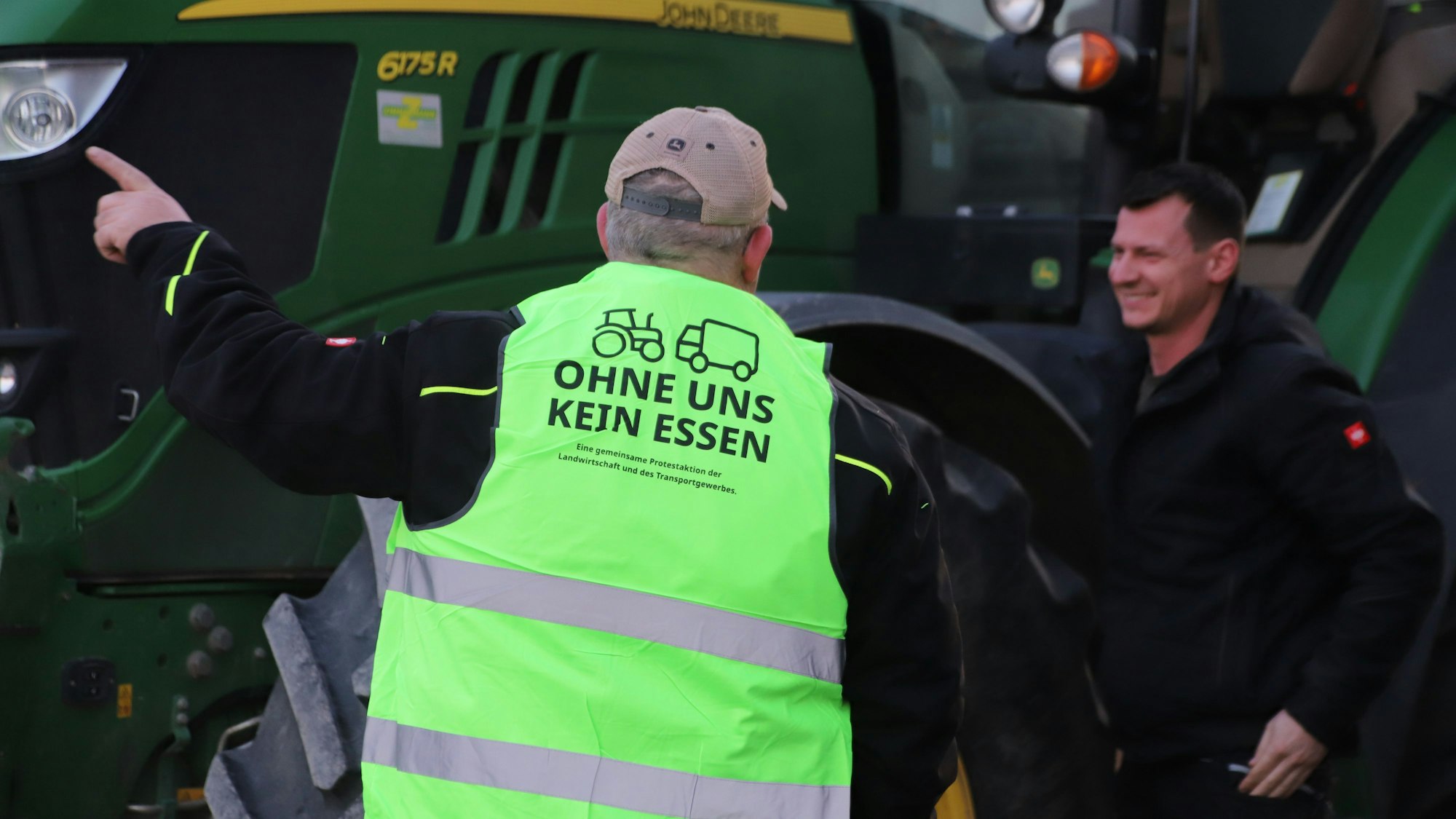 Zur Auffrischung haben die Landwirte am Mittwoch erneut mit Aufzügen in Troisdorf und Niederkassel protestiert.