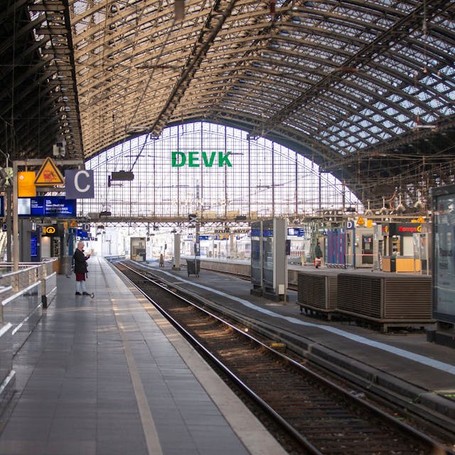 Rund 80 Prozent des Fernverkehrs steht noch bis Freitagabend um 18 Uhr still — auch in Köln.