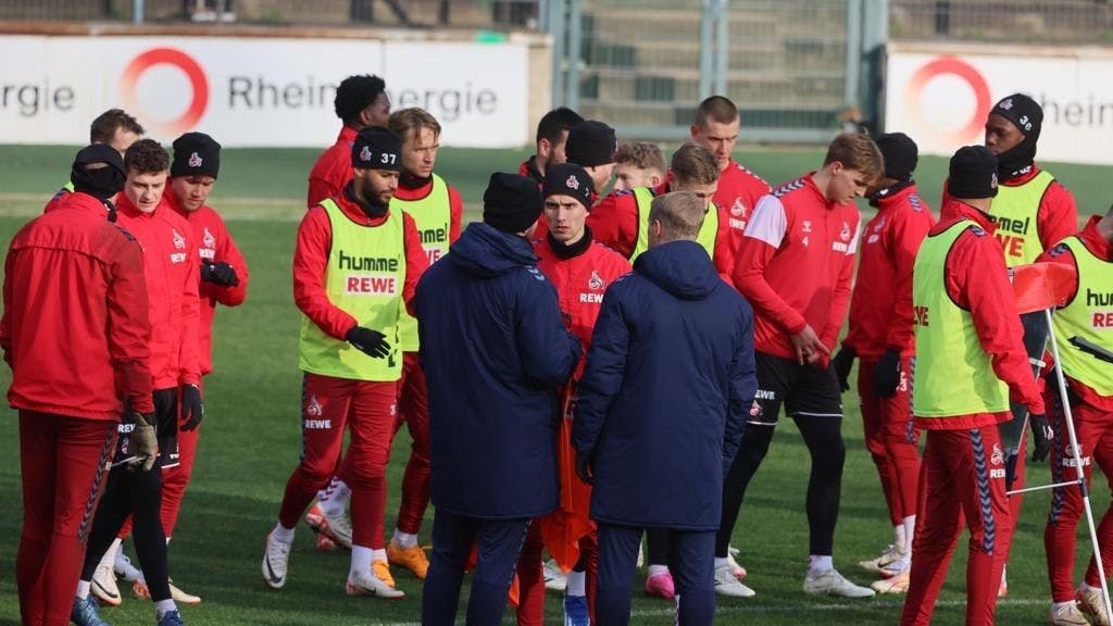 Die FC-Profis im Training am 10. Januar 2024 im Franz-Kremer-Stadion.