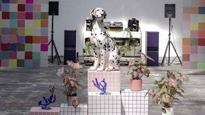 Ein Showroom mit Hundeskulptur.