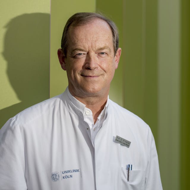 Der Kölner Onkologe Michael Hallek zählt weltweit zu den renommiertesten Experten der Krebsforschung.