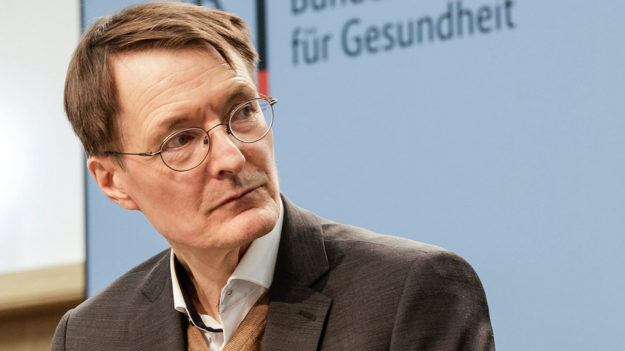 Karl Lauterbach (SPD), Bundesminister für Gesundheit, will Homöopathie künftig nicht mehr als Kassenleistung laufen lassen.