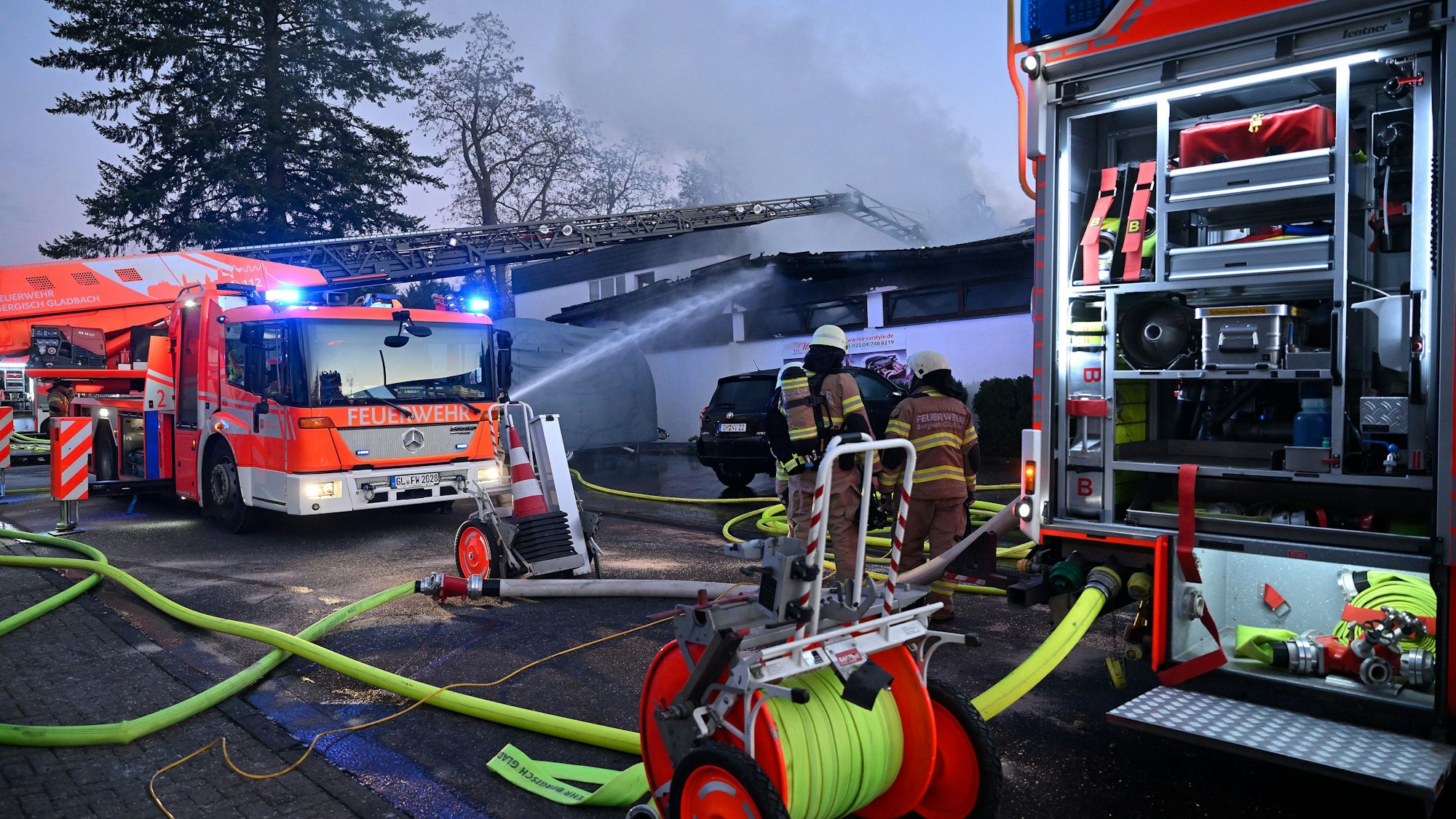Feuerwehreinsatz An der Bahn, Brand eines Gewerbebetriebes.