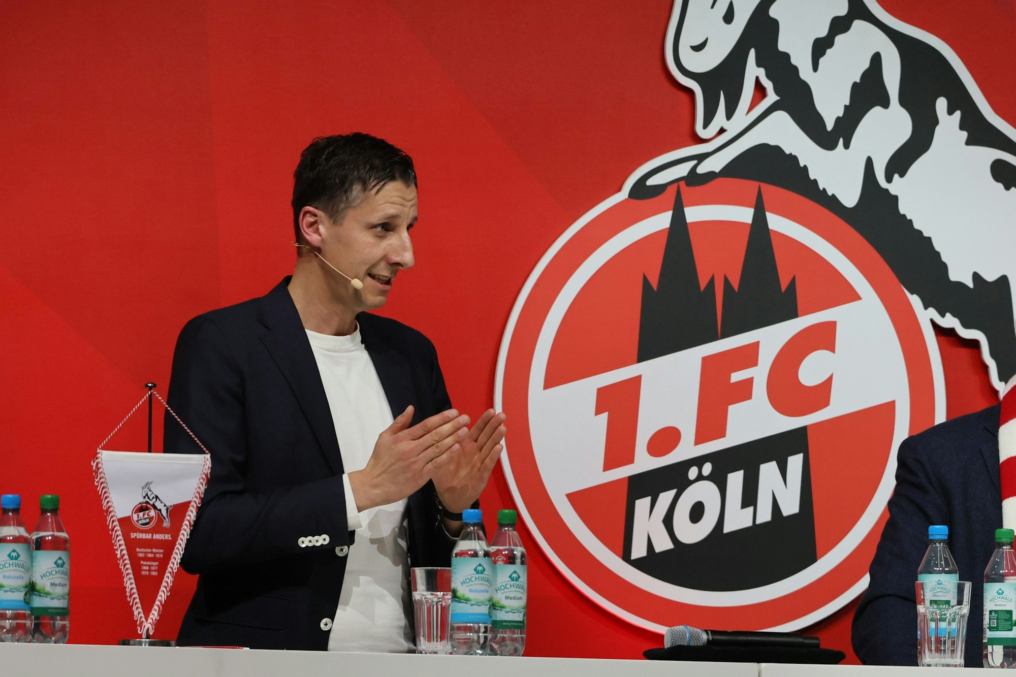 Christian Keller spricht beim FC-Mitgliederstammtisch.