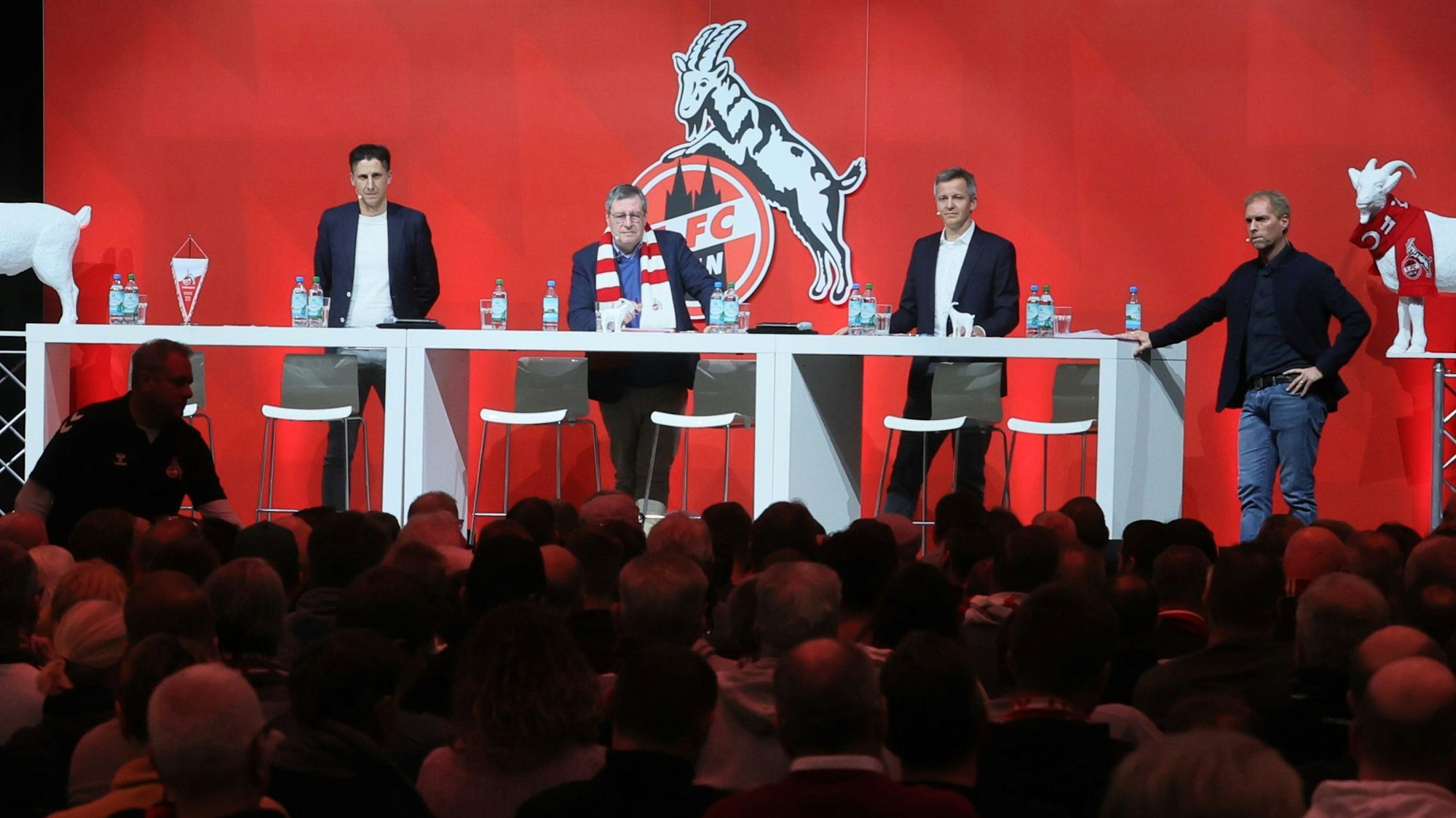 1. FC Köln: Stammtisch in den MMC-Studios mit rund 1200 Mitgliedern.