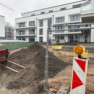 Blick auf die Baustelle eines Mehrfamilienhauses in Troisdorf-Sieglar.
