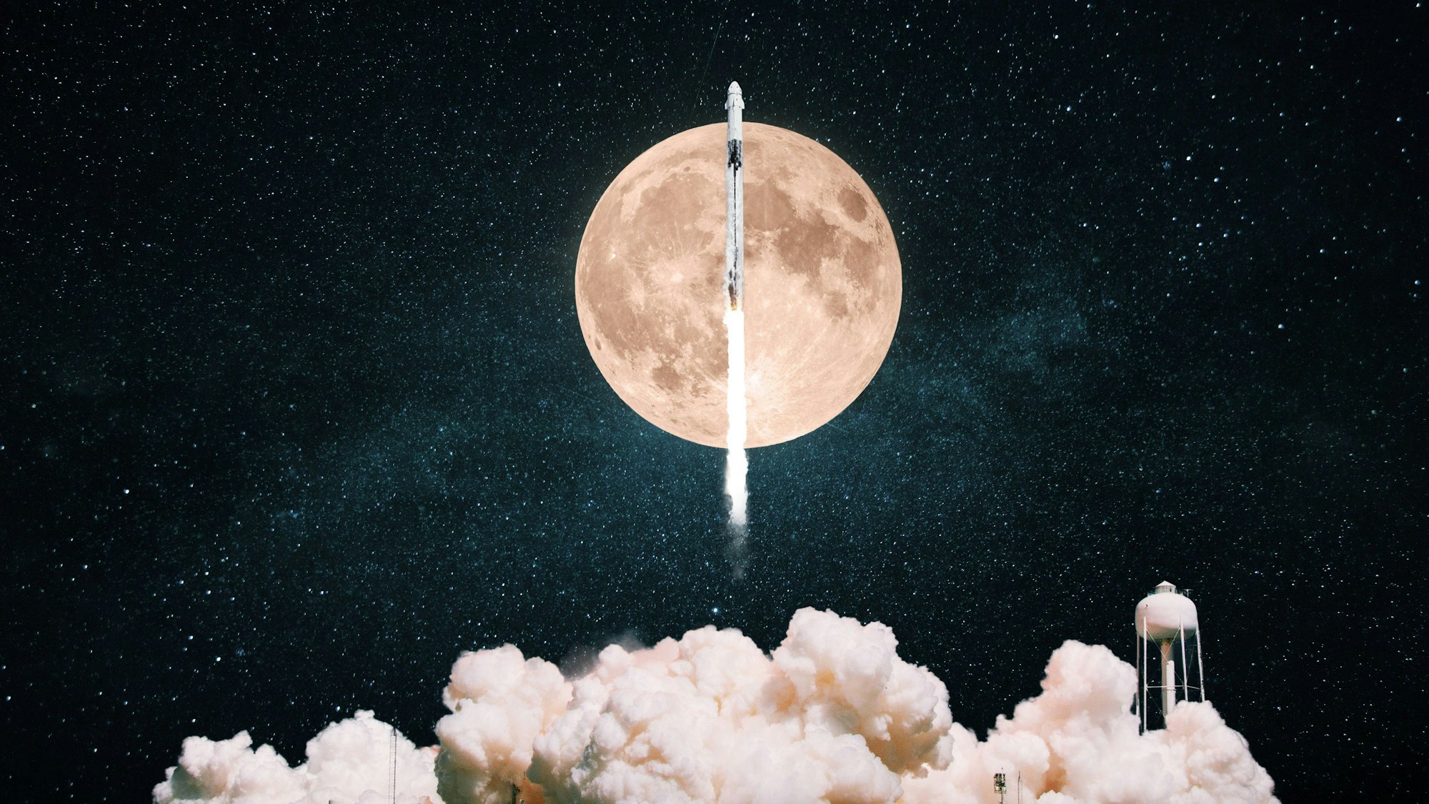 Eine Rakete mit Rauch und Wolken hebt sich mit Vollmond in den Sternenhimmel.