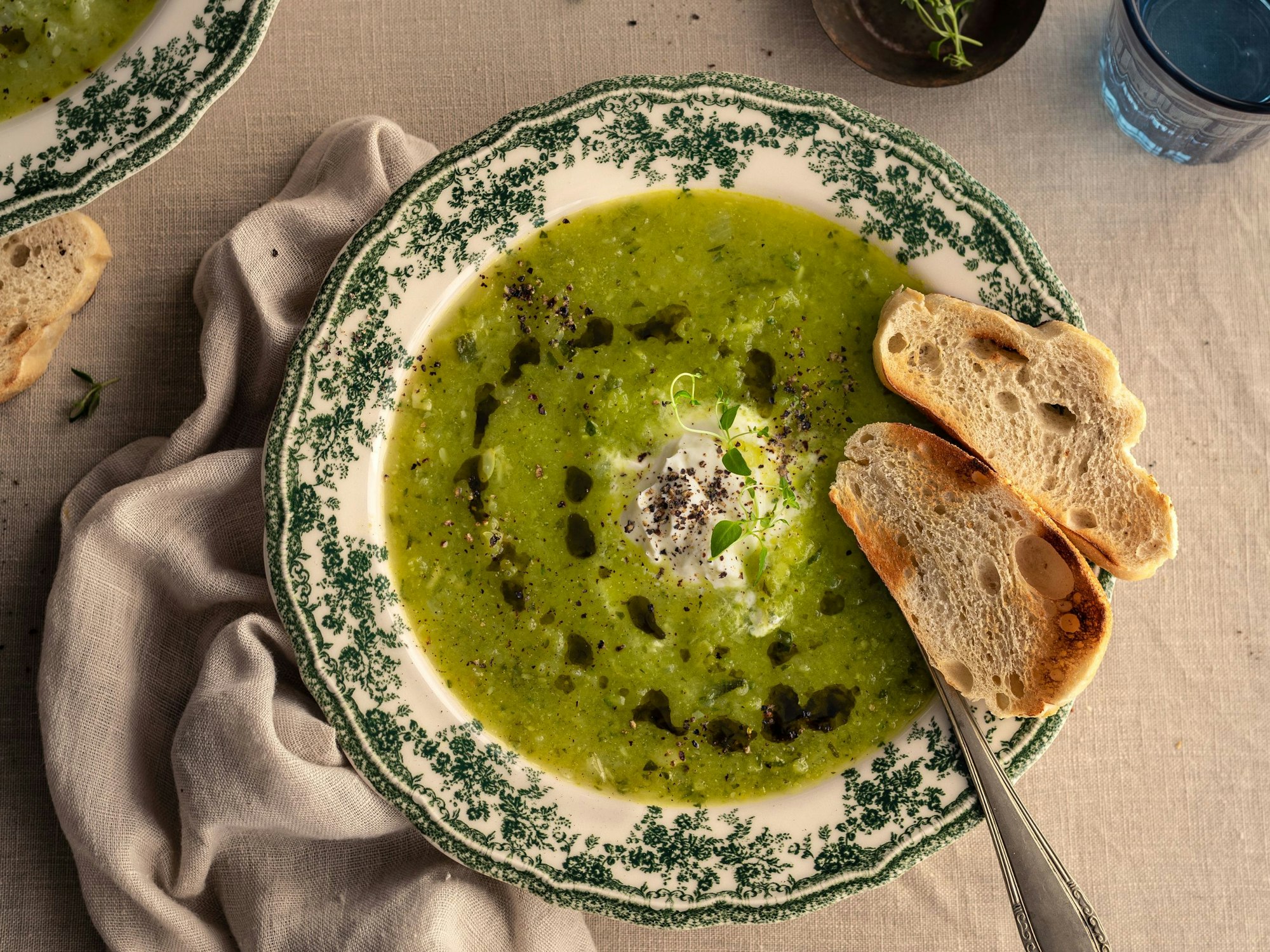 Omas Zucchini-Suppe aus dem Kochbuch Kraut und Korn von Hendrik Dockhorn und Sandra Wiese (Fotos)
