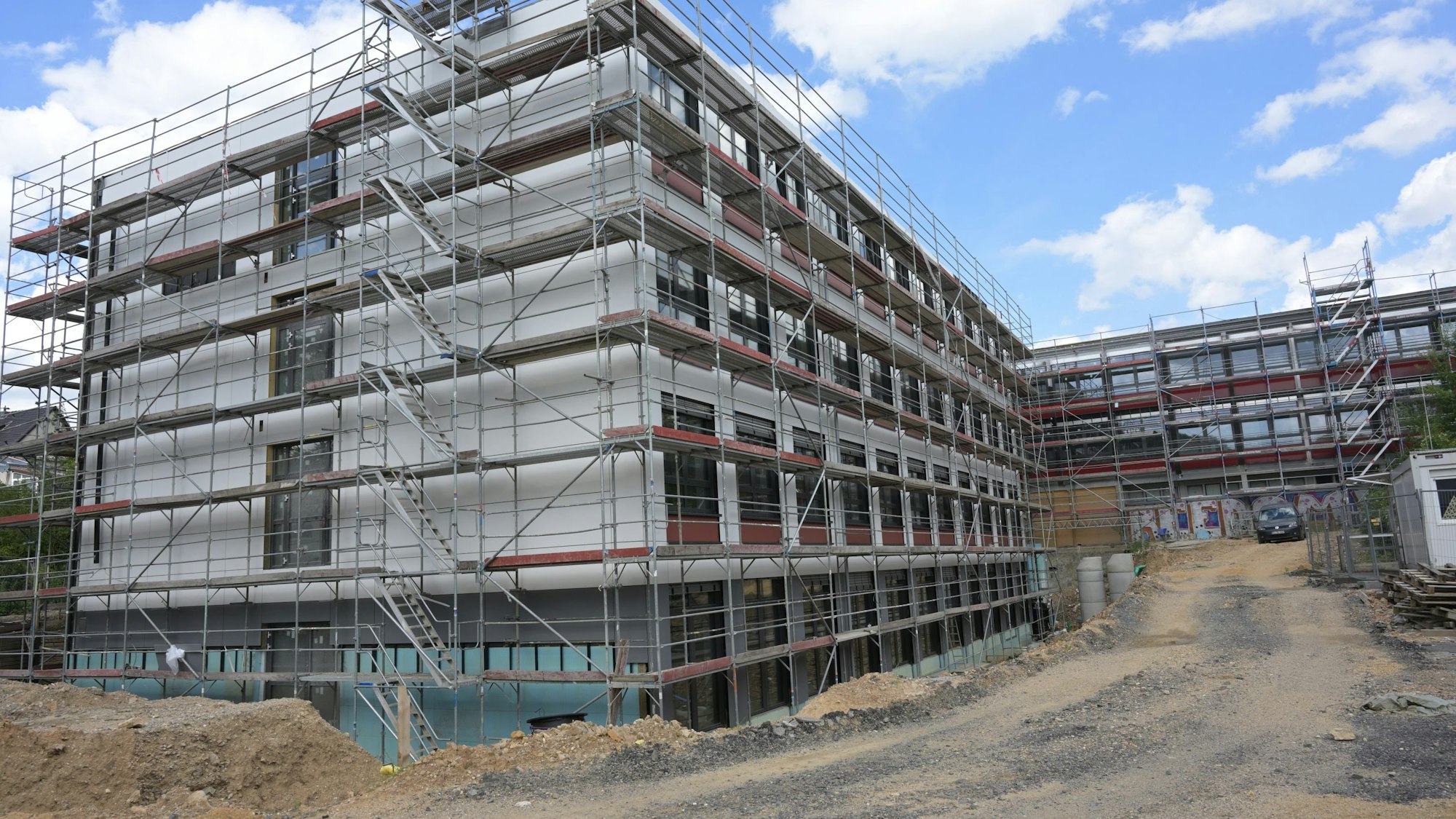 Das Foto zeigt die Baustelle am Nicolaus-Cusanus-Gymnasium