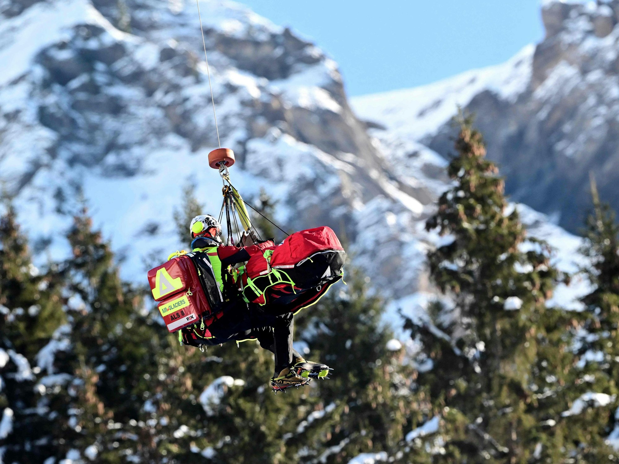 Der norwegische Ski-Star Aleksander Aamodt Kilde wird vom Hubschrauber abtransportiert.