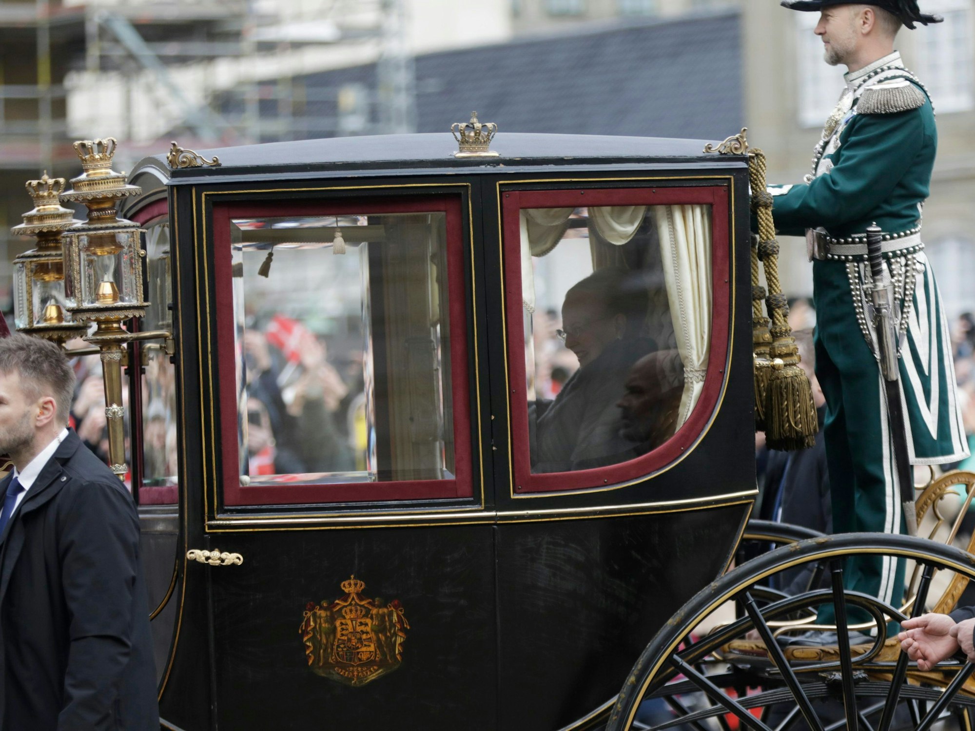 Königin Margrethe II. in der königlichen Kutsche.