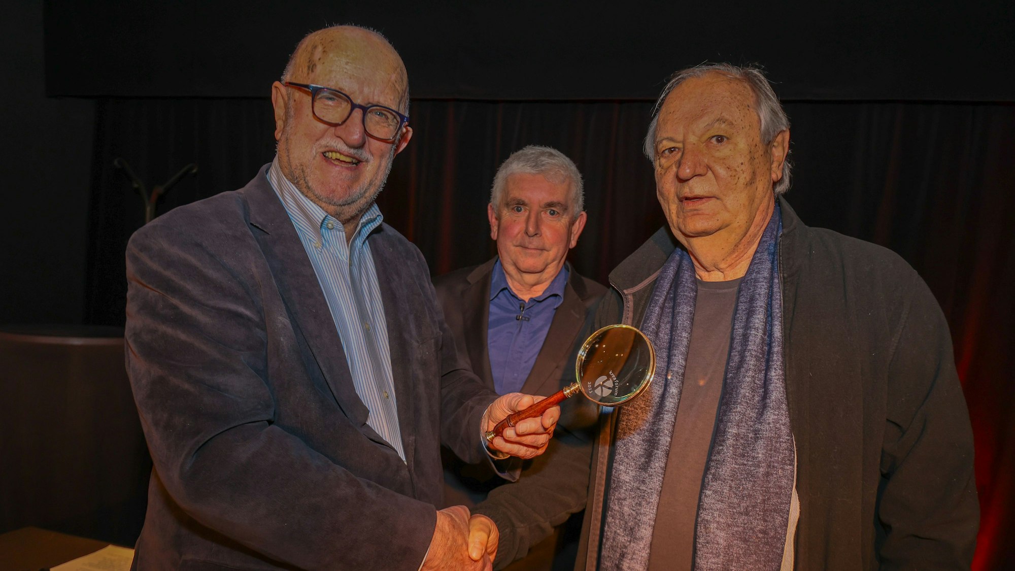 Klaus Grewe (v.l.), Erwin Grosche und Wilfried Schmickler am 13.01.2024 bei der Verleihung der Morenhovener Lupe in der Krea Morenhoven in Swisttal Morenhoven.