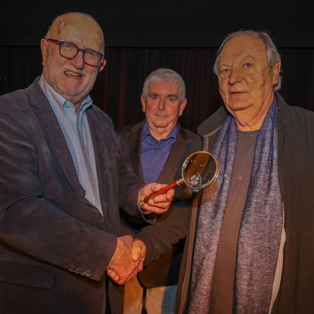 Klaus Grewe (v.l.), Erwin Grosche und Wilfried Schmickler am 13.01.2024 bei der Verleihung der Morenhovener Lupe in der Krea Morenhoven in Swisttal Morenhoven.