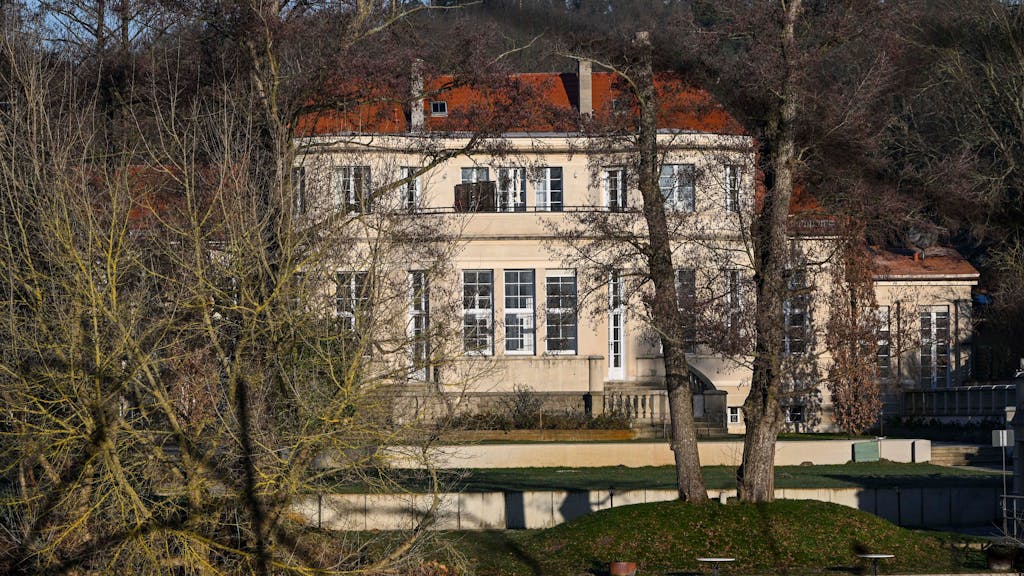 Blick auf ein Gästehaus in Potsdam, in dem AfD-Politiker nach einem Bericht des Medienhauses „Correctiv“ im November an einem Treffen teilgenommen haben sollen.