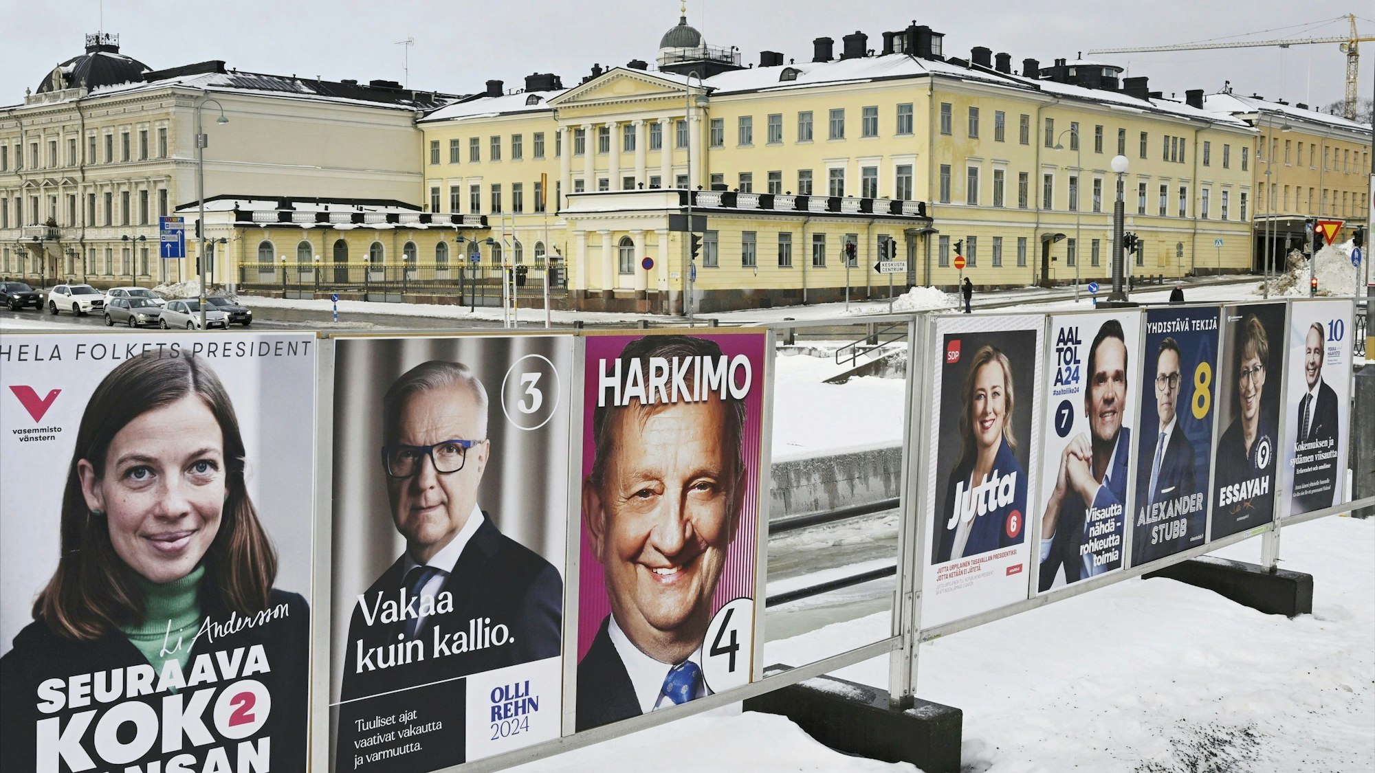 Wahlkampfplakate der finnischen Präsidentschaftskandidaten. Die erste Runde der finnischen Präsidentschaftswahlen findet am 28. Januar 2024 statt.