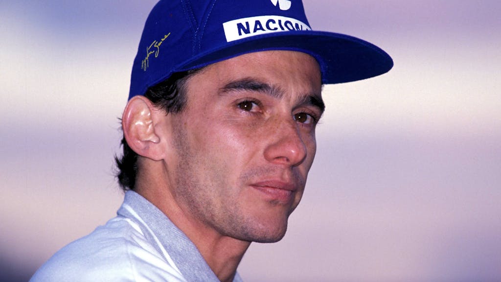 Ayrton Senna&nbsp; in Großaufnahme mit Kappe.