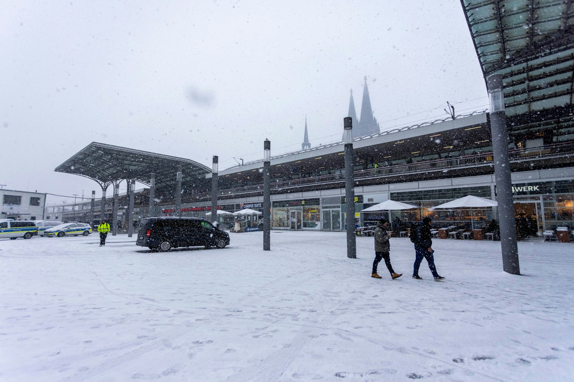 Schnee am Kölner Hauptbahnhof