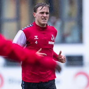 Innenverteidiger Timo Hübers ist am Dienstag wieder ins Training des 1. FC Köln eingestiegen.