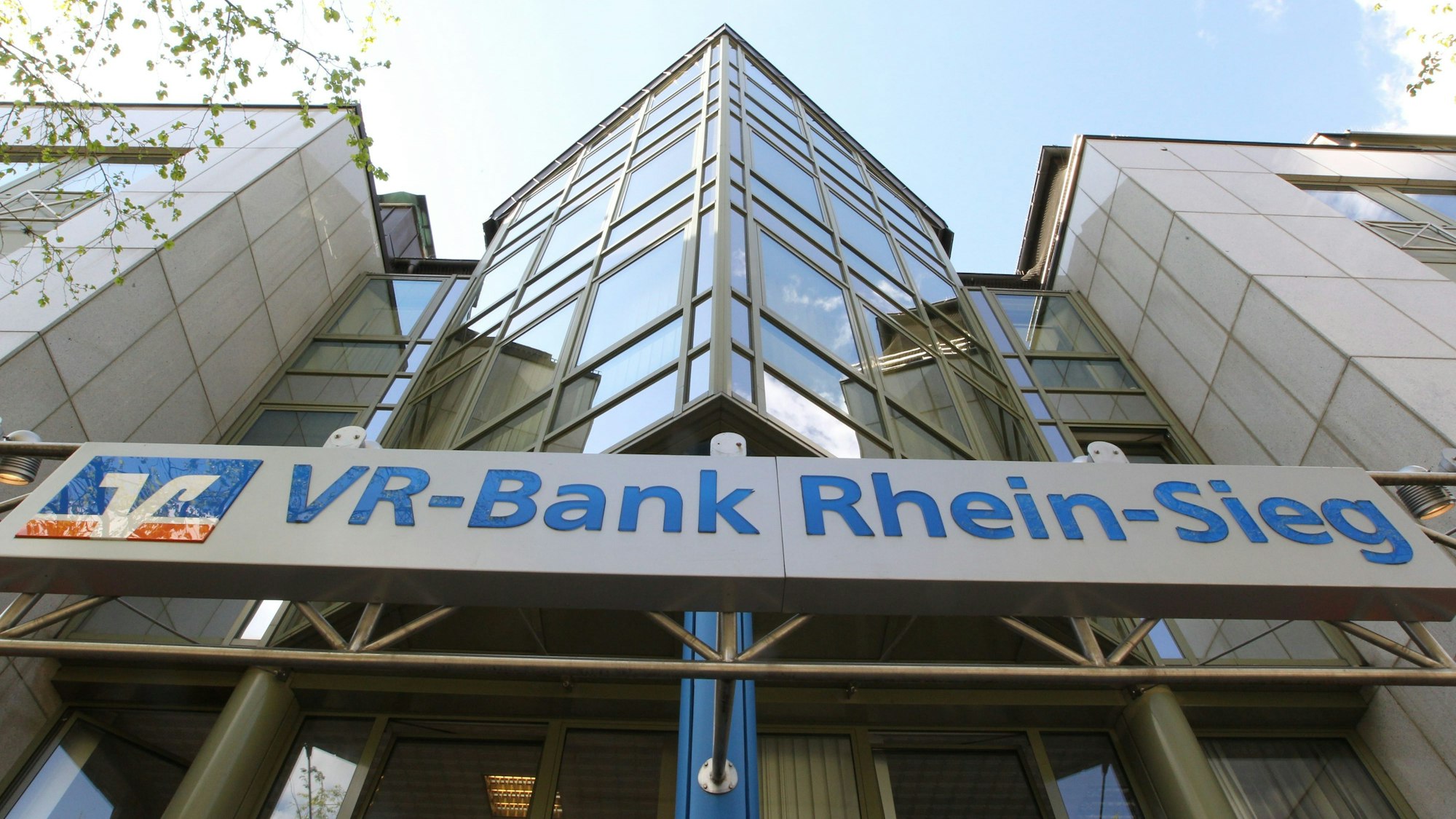 Am Europaplatz in Siegburg steht die Unternehmenszentrale der VR-Bank Bonn Rhein-Sieg.