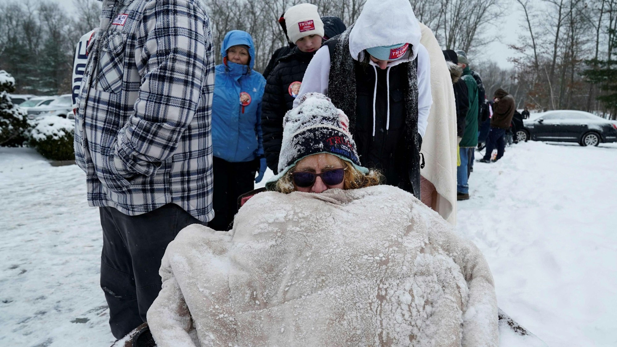Das kalte Wetter am Montag (16. Januar) machte auch den Menschen in den USA zu schaffen, wie hier in Atkinson (New Hampshire). Auch in Iowa war es während der Vorwahlen so kalt wie nie.