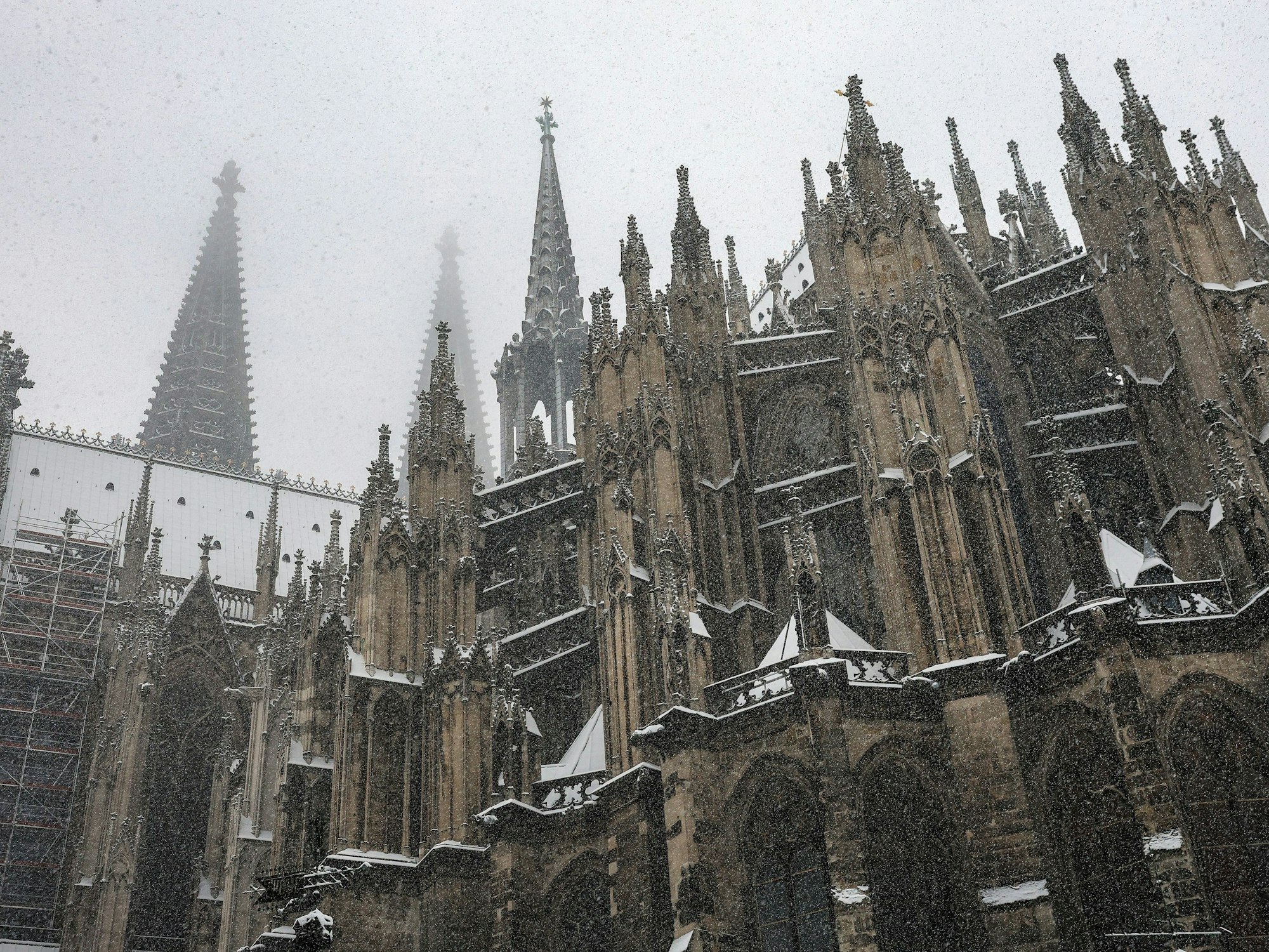 Schneefall am Kölner Dom