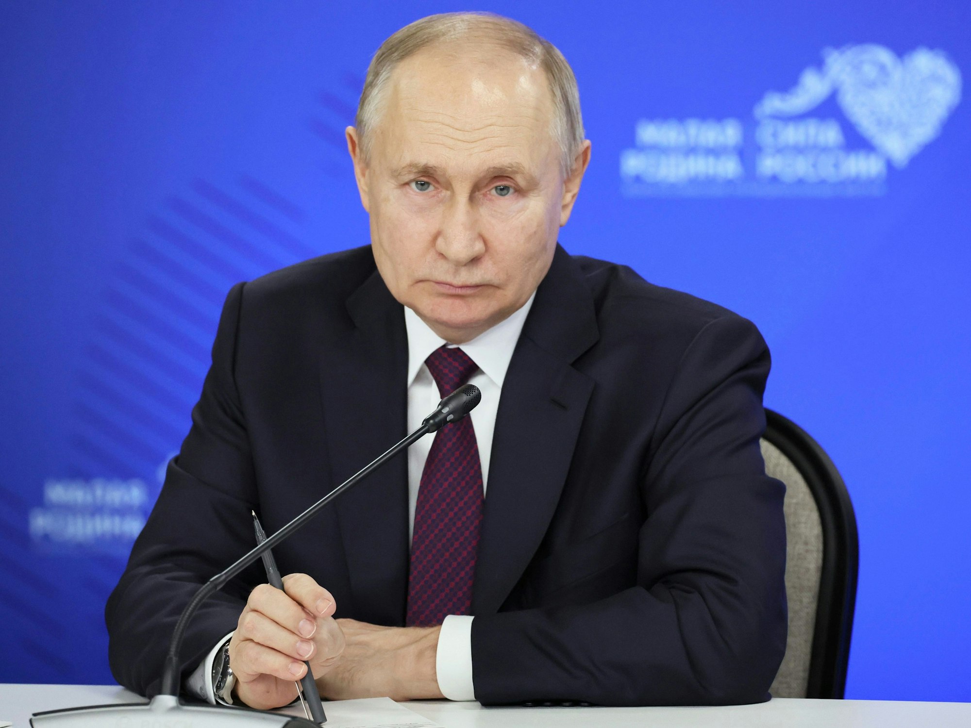 Der russische Präsident Wladimir Putin spricht am 16. Januar bei einem Treffen mit Leiterinnen und Leitern von Gemeinden während des Russischen Gemeindeforums in Moskau. Ein Versprecher zeigt, was er wirklich vorhat.