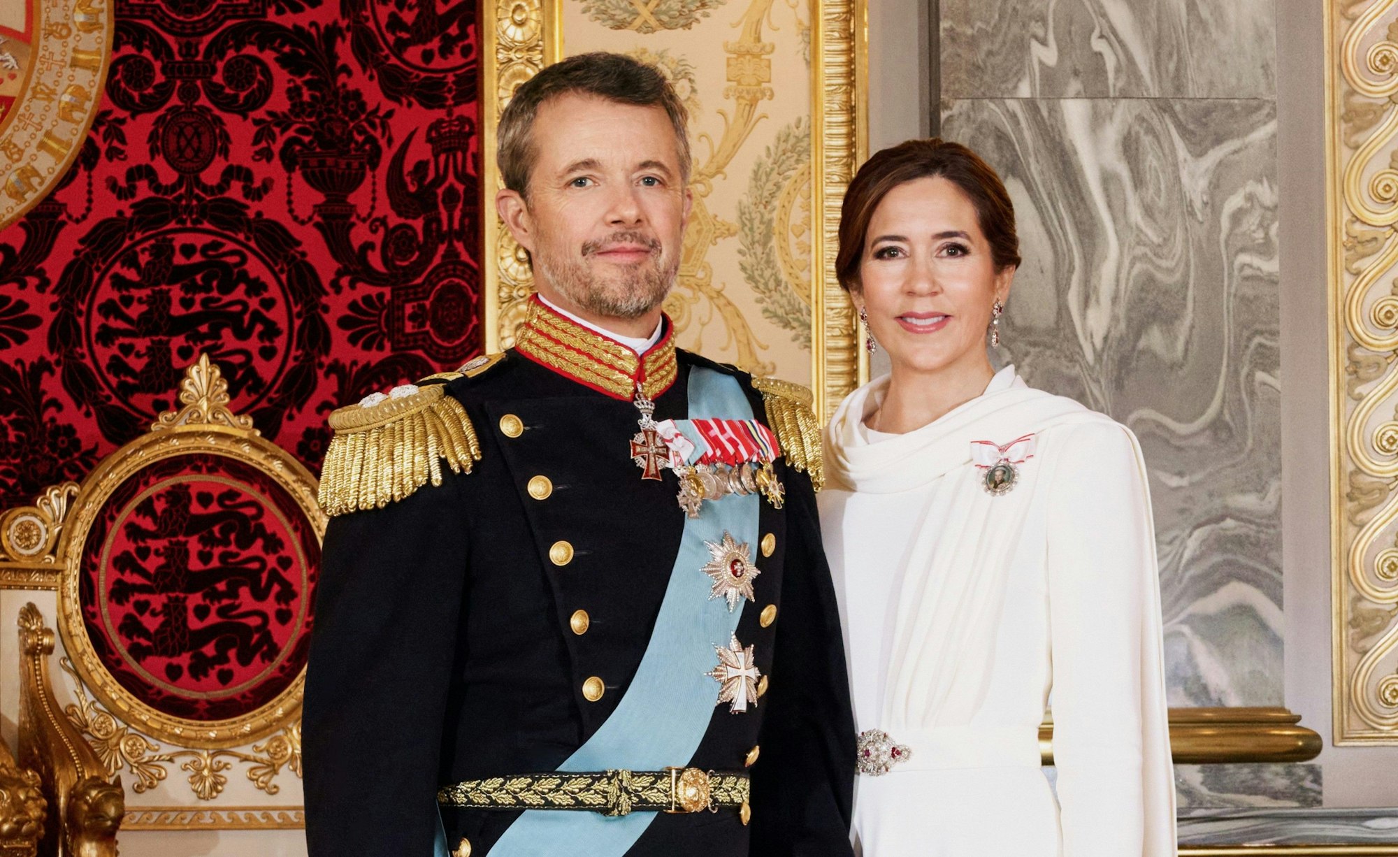 König Frederik und Königin Mary im Thronsaal von Amalienborg in Kopenhagen.