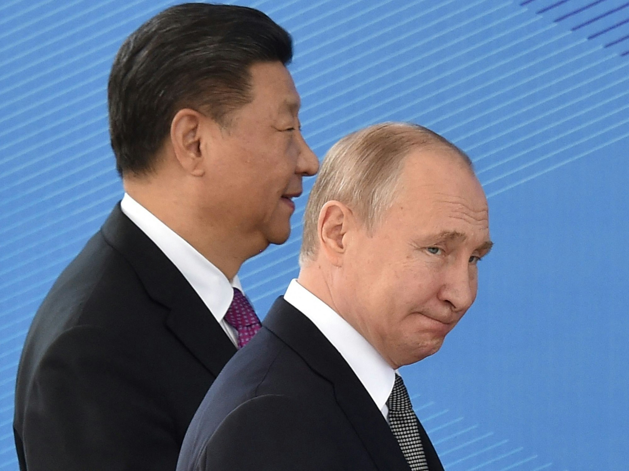 Russlands Präsident Wladimir Putin (vorne) und Chinas Präsident Xi Jinping 2019 in Bishkek: Beide Länder haben nach Putins Angriffskrieg gegen die Ukraine eine „grenzenlose Partnerschaft“ ausgerufen. Das könnte sich nun ändern.