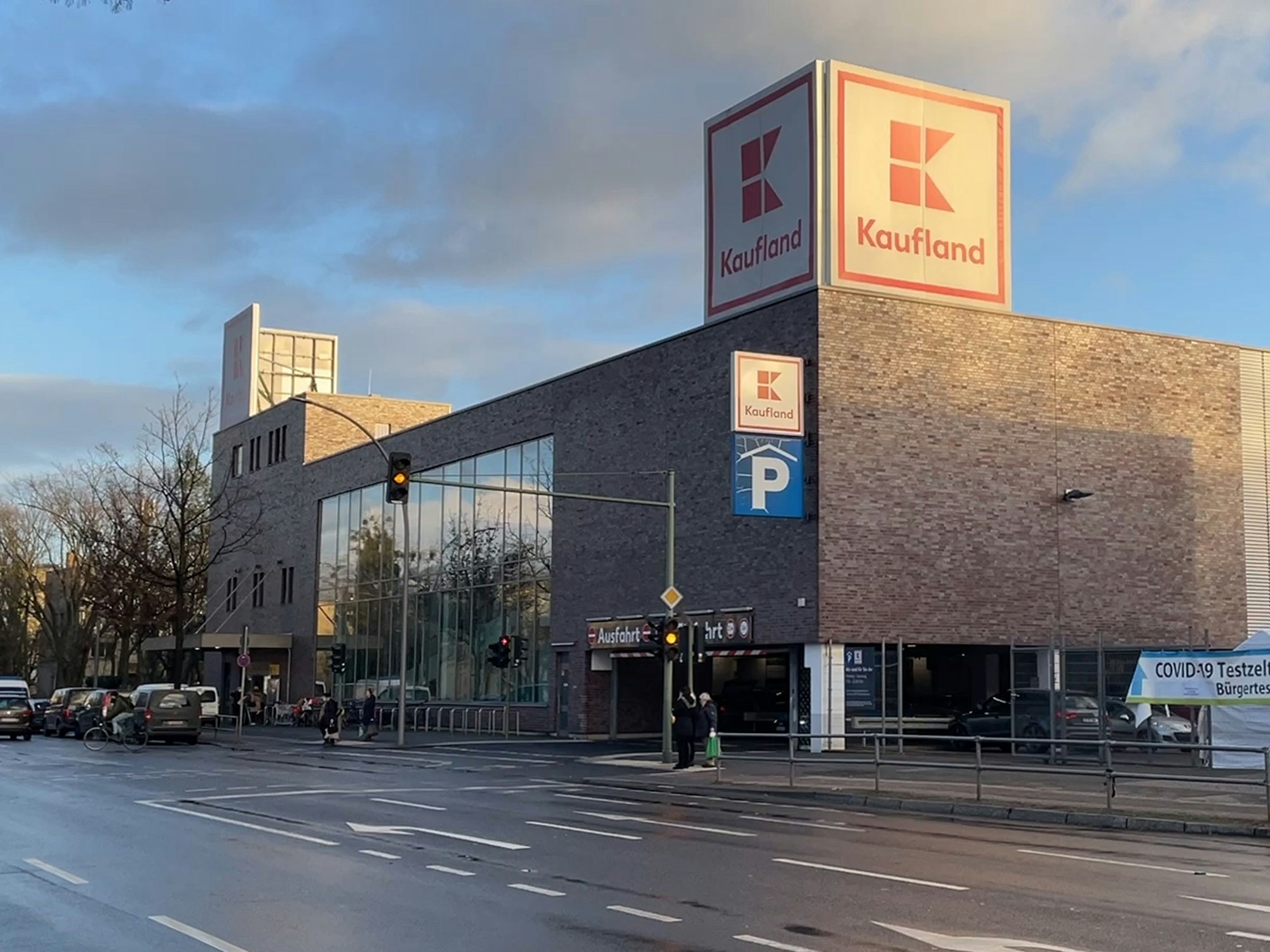 Kaufland schmeißt beliebte Tiefkühlpizzen aus dem Sortiment. Unser Symbolbild zeigt eine Kauflandfiliale in Berlin.