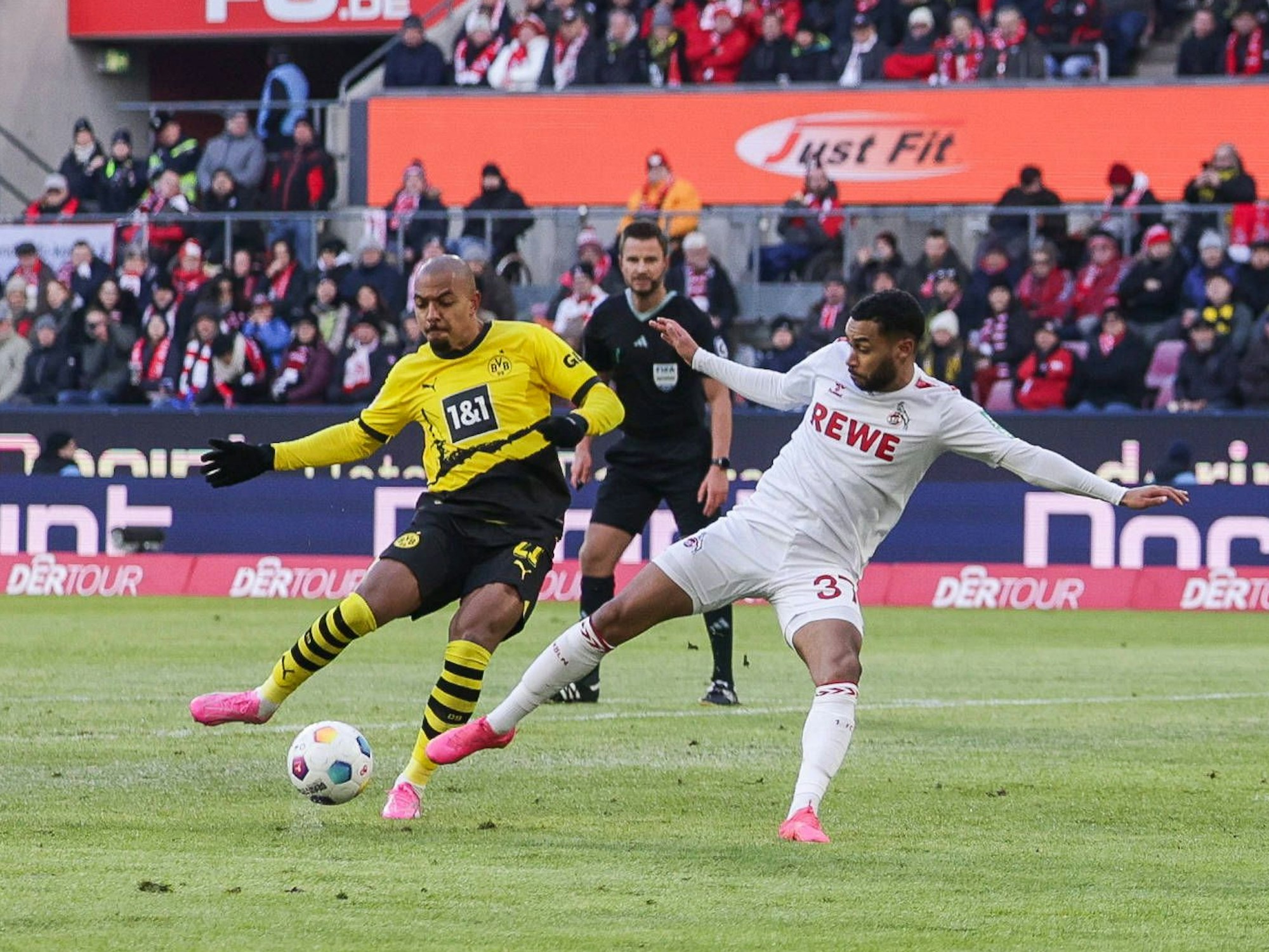 Donyell Malen (Borussia Dortmund) erzielte das 1:0 beim 1. FC Köln. Linton Maina kam zu spät.