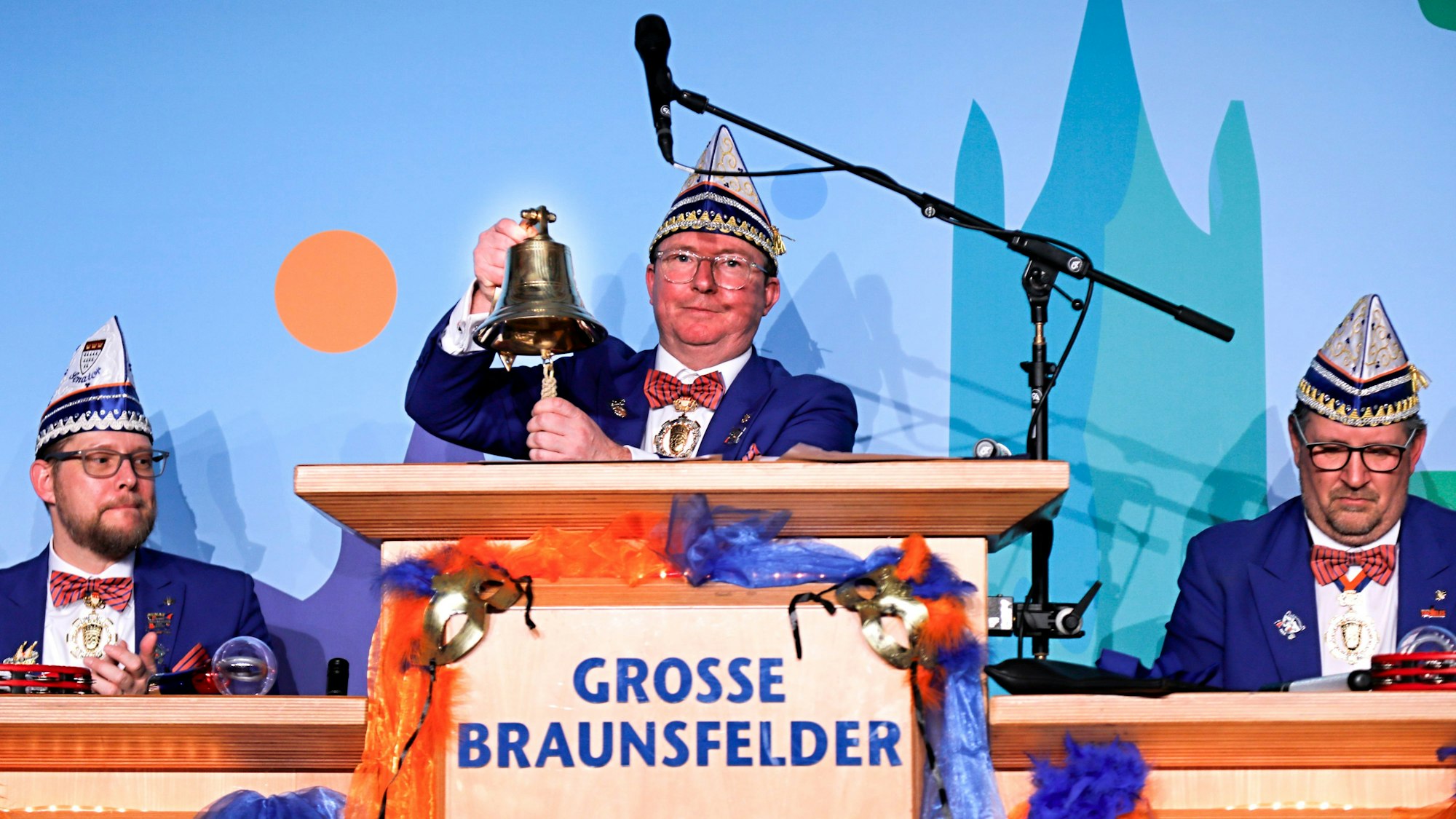 Prunksitzung der Großen Braunsfelder mit Glocke.