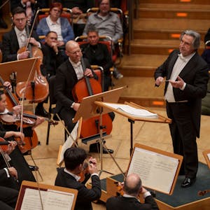 Das Chicago Symphony Orchestra und Riccardo Muti sind während ihres Konzerts in der Philharmonie zu sehen.