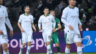 Stefan Lainer guckt erstaunt im Borussia-Trikot.