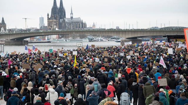 Großdemo gegen Rechtsextremismus Ende Januar in Köln: Zehntausende Menschen gingen für die Demokratie auf die Straße. (Archivbild)