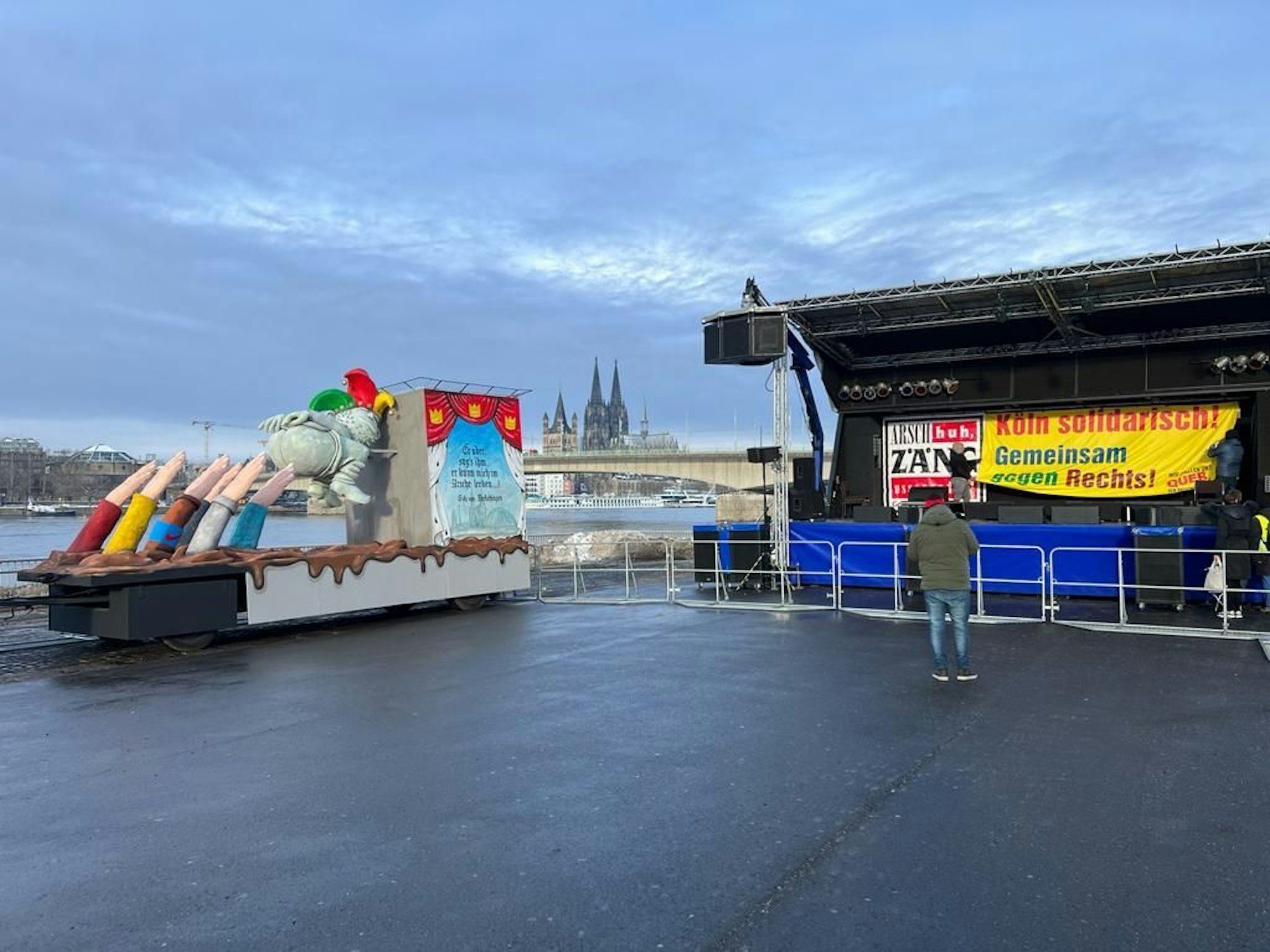 Persiflagewagen des Festkomitee Kölner Karneval auf der Deutzer Werft.