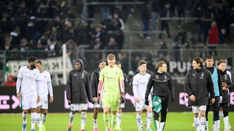Die Spieler von Borussia Mönchengladbach sind nach Niederlage frustriert.
