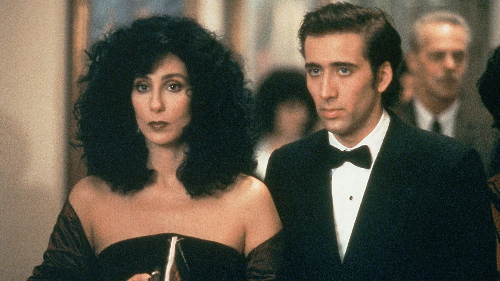Loretta (Cher) verliebt sich leidenschaftlich in Ronny (Nicolas Cage), den jüngeren Bruder ihres Verlobten.