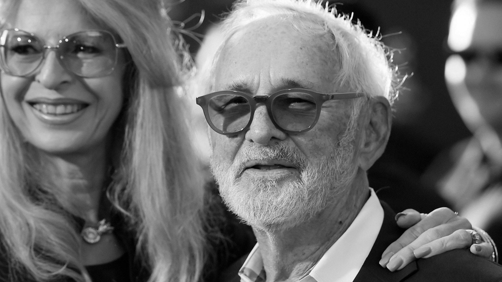 07.04.2017, USA, Los Angeles: Norman Jewison, Regisseur des Films "In der Hitze der Nacht" von 1967, mit seiner Frau Lynne St. David vor einer Vorführung des Films zum 50-jährigen Jubiläum beim TCM Classic Film Festival 2017 in Los Angeles.