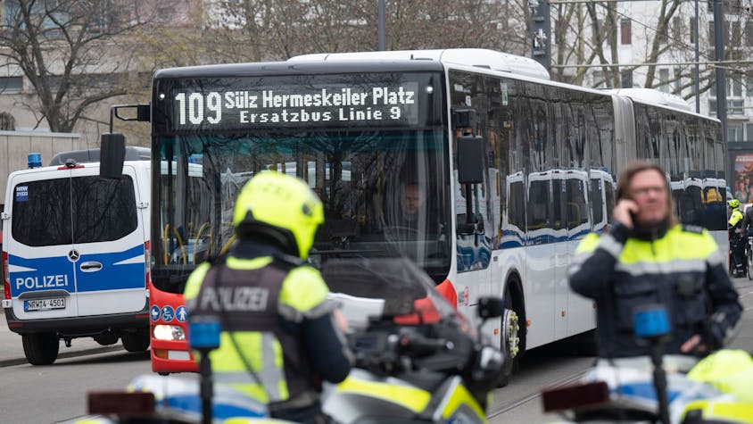Das Symbolfoto zeigt einen Bus der Kölner Verkehrsbetriebe, der so auch bei der Linie 152 zum Einsatz kommen kann. (Symbolbild)