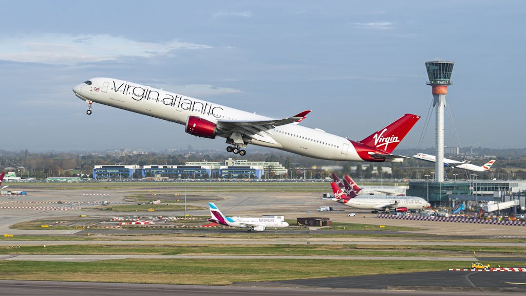 Ein „Virgin Atlantic“-Flug startet am Flughafens London Heathrow in Richtung New York JFK.